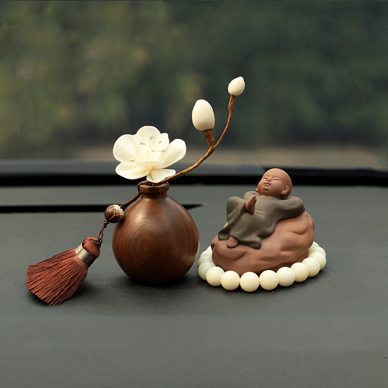 Car Decorations Men's High-end Atmosphere Statue